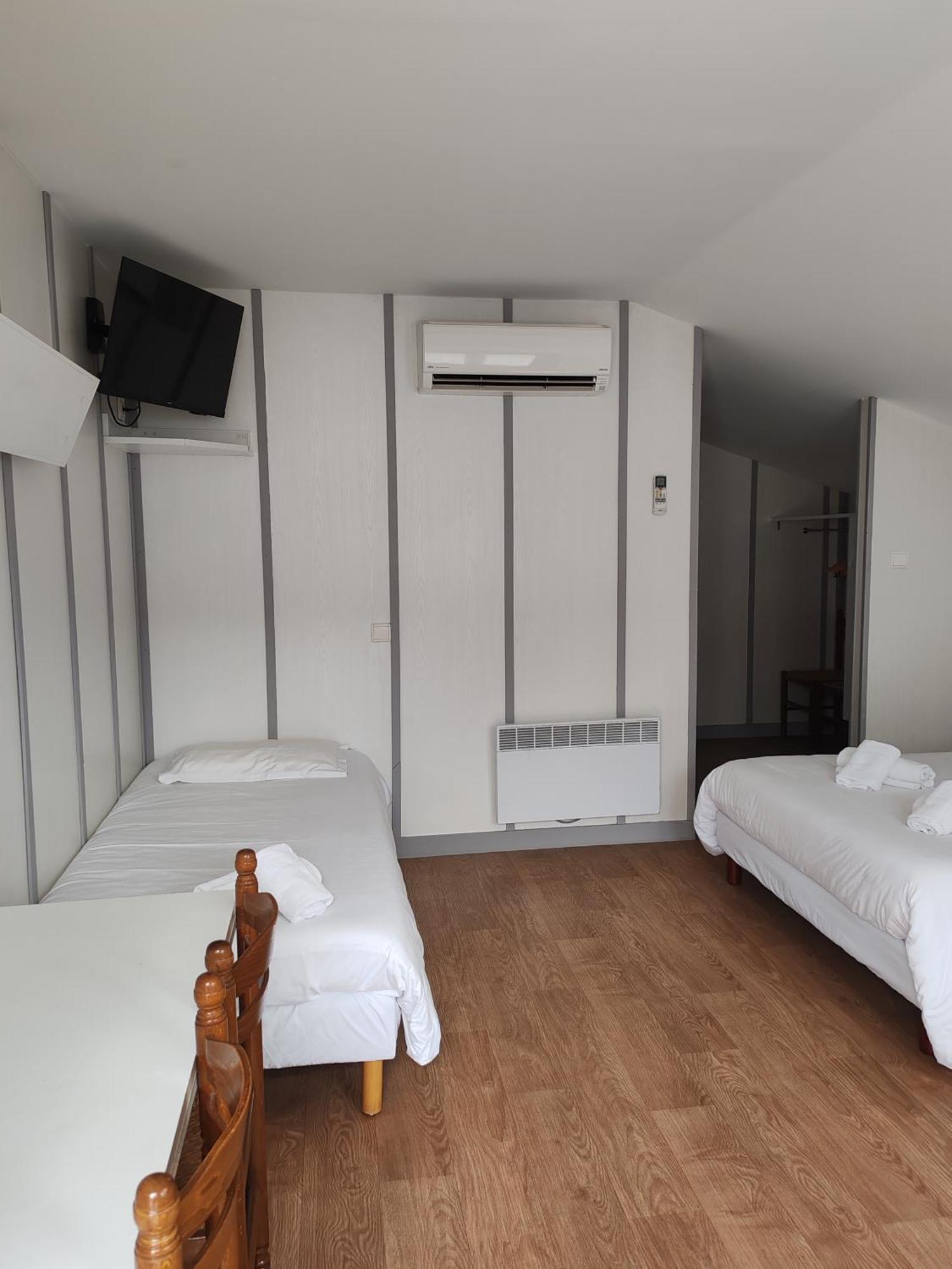 Hotel Marjolaine Roullet Buitenkant foto
