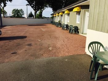 Hotel Marjolaine Roullet Buitenkant foto