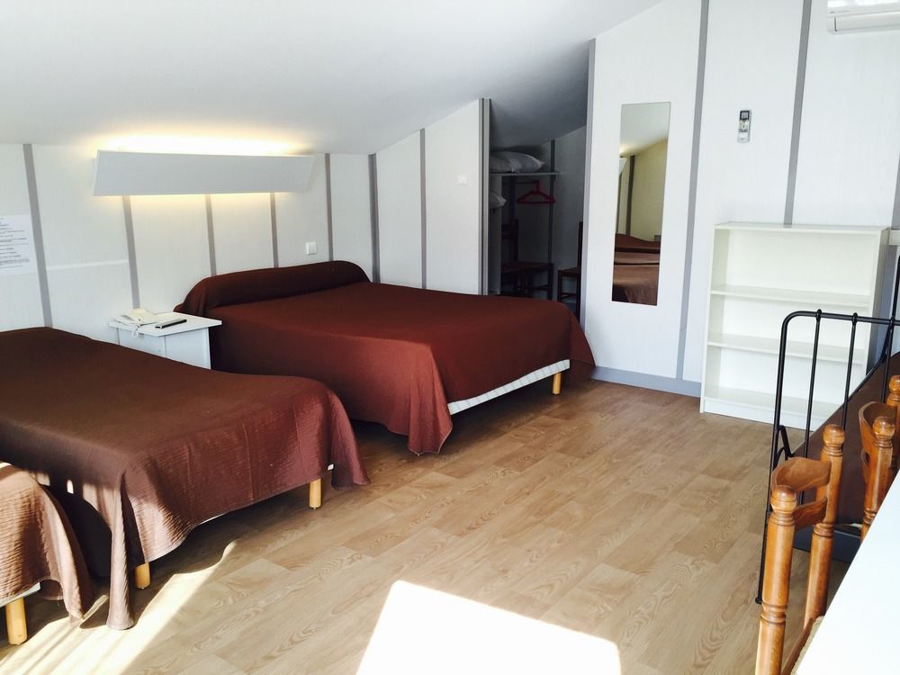 Hotel Marjolaine Roullet Buitenkant foto