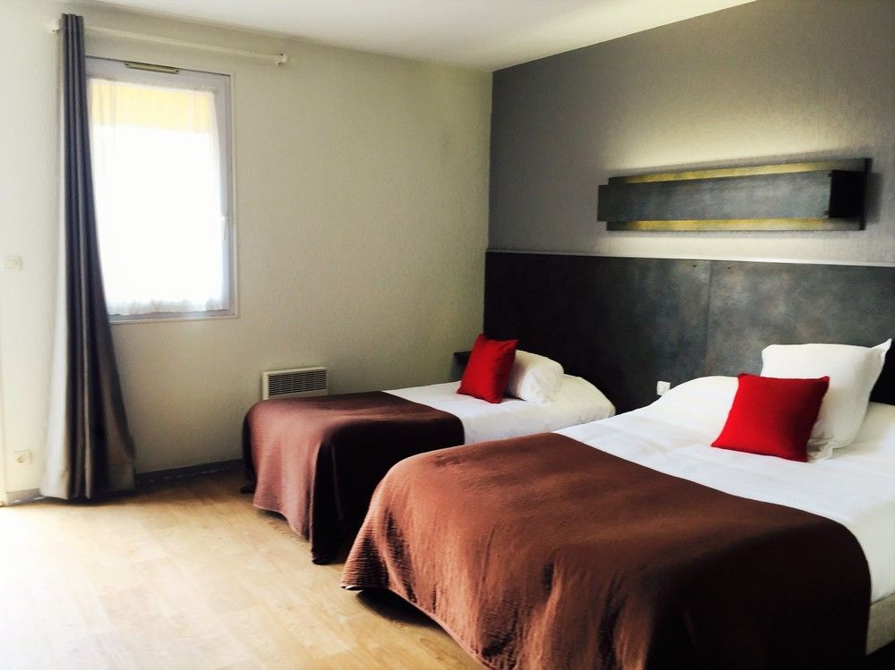 Hotel Marjolaine Roullet Buitenkant foto